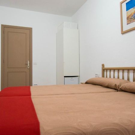 Pensión Alcalá Alcalá de Henares Exterior foto