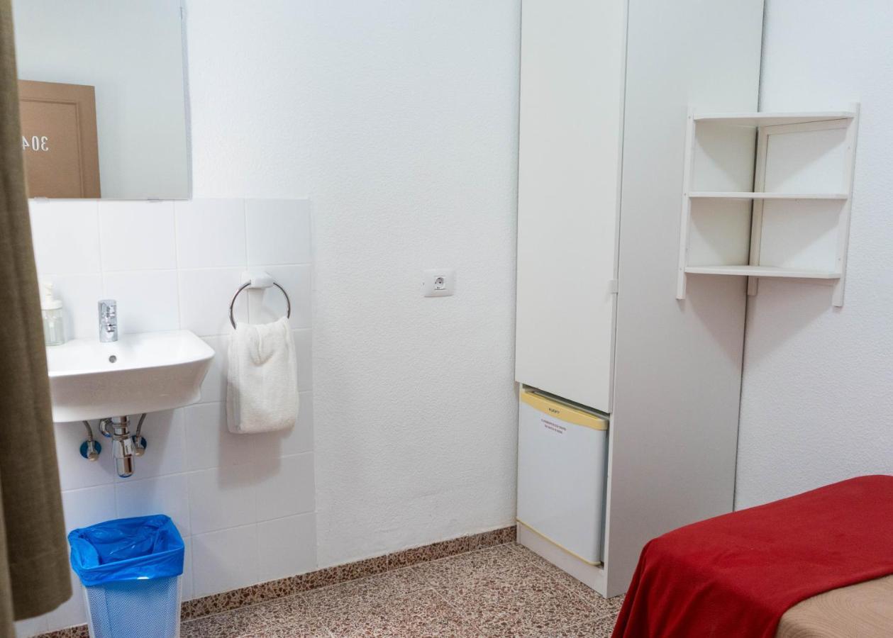 Pensión Alcalá Alcalá de Henares Exterior foto
