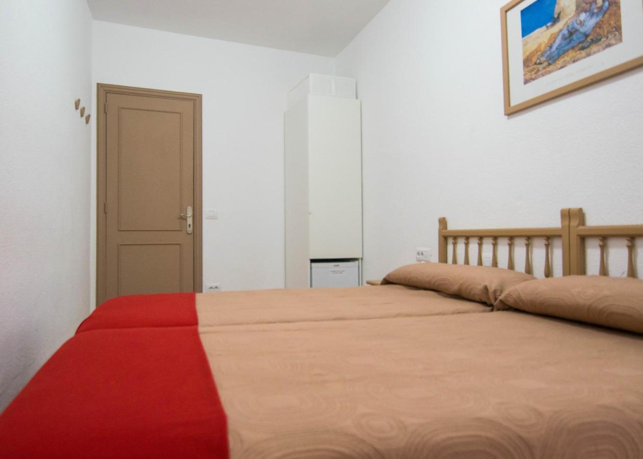 Pensión Alcalá Alcalá de Henares Exterior foto