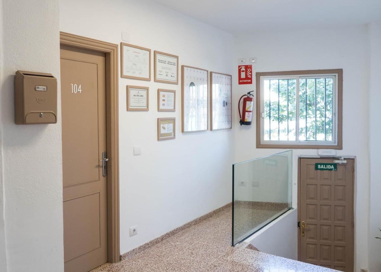 Pensión Alcalá Alcalá de Henares Exterior foto
